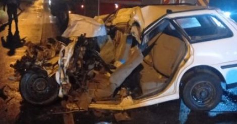  Gravatal. / Motorista morre em colisão frontal entre carro e carreta na SC-370