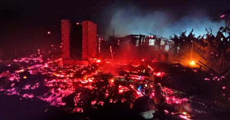  Imaruí / Incêndio destrói residência/mobiliza bombeiros/Imaruí/Imbituba/noite deste sábado