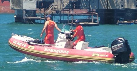  Imbituba / Corpo de Bombeiros inicia terceiro dia de buscas por homem arrastado pelo mar no município