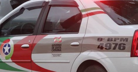  Imbituba / Imaruí /Após perseguição policial, casal é preso transportando drogas/ homem ainda tentou esconder 22 gramas/cocaína em prótese
