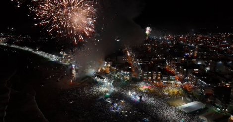 ​ Imbituba/Laguna/ Arroio do Silva/Balneário Rincão /Praias lotadas/18 minutos/fogos/imagens mostram como foi o Ano-Novo no Sul/SC