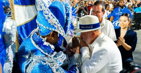 Abuso de poder e preconceito: oposição soma 12 ações contra Lula por desfile na Sapucaí
