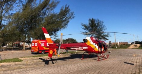 Adolescente sofre reação alérgica grave ao comer camarão em praia de SC e mobiliza helicóptero