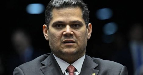 Alcolumbre teme perder o controle. Deveria temer perder a cadeira
