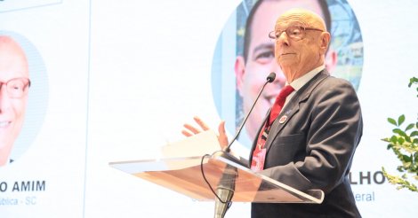 Amin afirma que Constituição está maltratada pelo STF