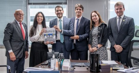 APA da Baleia Franca/Deputada Geovânia de Sá entrega/10 mil assinaturas/garante visita técnica p/ revisão/demarcação/Área/Proteção Ambiental