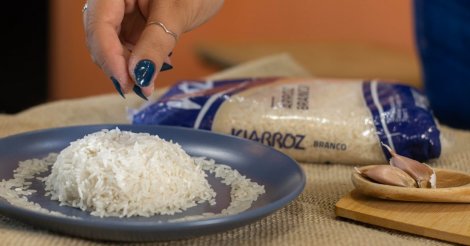 Arroz branco: saiba como funciona o processo de beneficiamento do grão na indústria