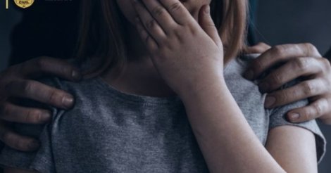 Avô suspeito de estuprar a própria neta é preso após ameaçá-la com faca perto de escola