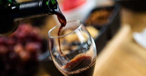 Bebidas adulteradas com metanol: como evitar e por que a Wine é sua escolha mais segura
