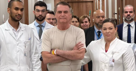 Bolsonaro tem alta três semanas após cirurgia para desobstruir intestino