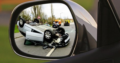 Brasileira morre após capotamento, é encontrada nua e investigação aponta sexo dentro do carro