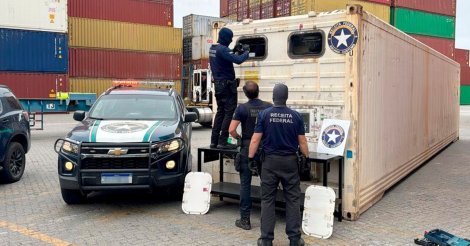 Carga de cocaína é descoberta em contêiner com carne no porto de SC