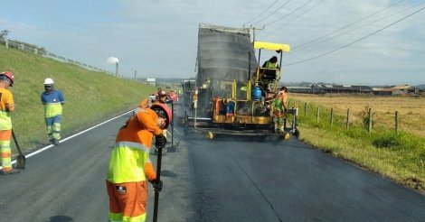 CCR ViaCosteira realiza reparo profundo de pavimento em Imbituba