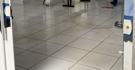 Chuva forte alaga Policlínica de Tubarão e afeta atendimentos