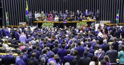 Câmara deve votar na próxima semana proposta que permite aumento no número de deputados