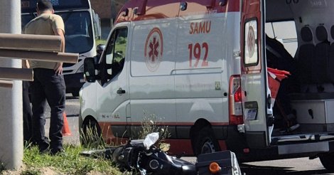 Colisão entre moto e carro deixa homem ferido em Imbituba