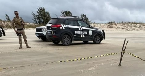 Corpo em decomposição é encontrado nu em praia de Imbituba