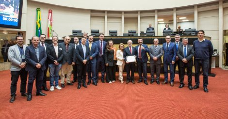 Creci-SC homenageia profissionais e chama atenção para o exercício ilegal da profissão