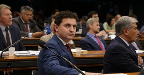 Deputado Pezenti denuncia gastos milionários do TST com sala VIP em aeroporto