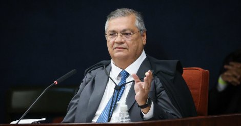 Dino acaba com aposentadoria compulsória como maior punição a magistrados; pena será perda de cargo