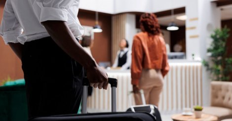 Diária de hotel no Brasil passa a valer por 24 horas: entenda mudanças no check-in e check-out