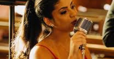 Do violão aos altares: Thaiane Madeira espalha o amor pelo Sul catarinense