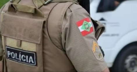 Em Garopaba, mulher procurada pela Justiça é presa dentro de casa e filho menor fica aos cuidados de familiar