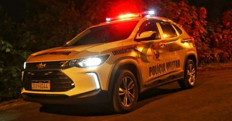 Em imbituba, homem se recusa a sair de pousada da namorada e após ameaças acaba detido à força pela PM, por resistência à prisão