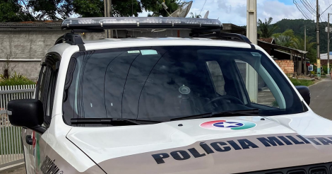 Em Imbituba, mulher segura ladrão que furtava sua bicicleta até a chegada da PM