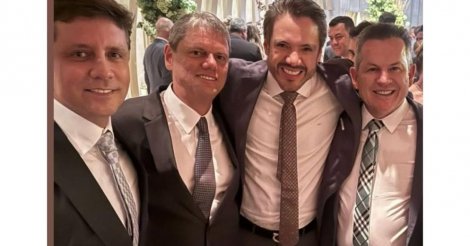 Fabrício ignora Jorginho em 