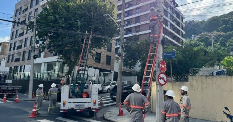Florianópolis retira 700 kg de cabos irregulares dos postes