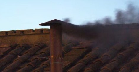 Fumaça preta: Capela Sistina divulga resultado do primeiro dia de conclave