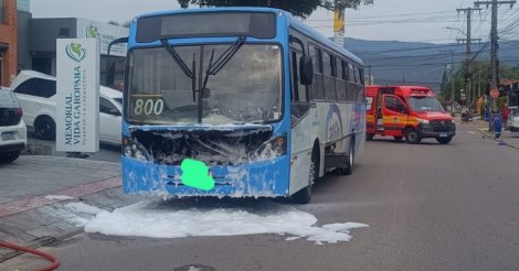 Garopaba / Ônibus pega fogo, passageiros quebram janelas para escapar e dois ficam feridos