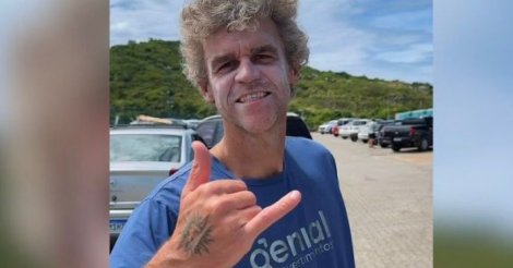GUGA KUERTEN RETORNA A IMBITUBA E APROVEITA AS ONDAS DA PRAIA DA VILA