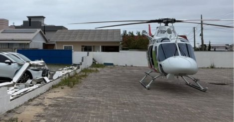 Helicóptero derruba muro de UPA durante operação para transferir paciente na Grande Florianópolis