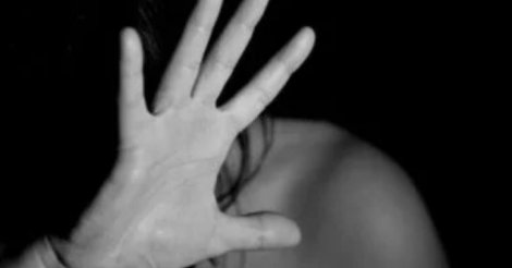 Homem que queimou a esposa na frente dos filhos em Imbituba é condenado