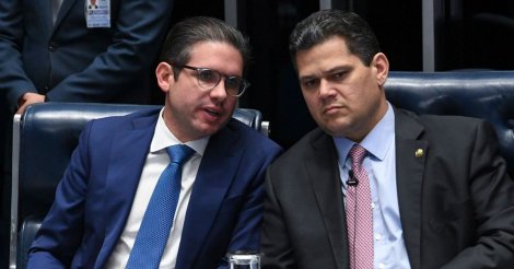 Hugo Motta é cobrado por senadores sobre PEC contra o STF após decisão de Moraes