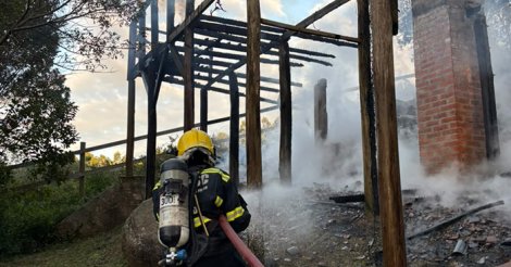 Imaruí / Incêndio destrói casa no interior de Imaruí