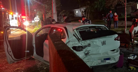 Imaruí / Mulher fica ferida após batida entre carro e caminhão na SC-437