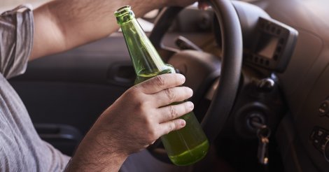 IMBITUBA / Bombeiros atendem condutor alcoolizado que perdeu o controle e saiu da pista na BR-101