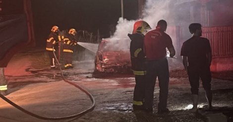 IMBITUBA / Carro pega fogo e assusta moradores na cidade