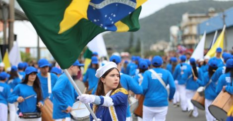 IMBITUBA CELEBRA 7 DE SETEMBRO COM DESFILE HISTÓRICO E GRANDE PARTICIPAÇÃO POPULAR