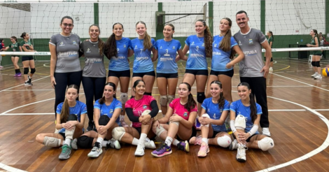 Imbituba conquista vaga no regional da OLESC com vice-campeonato no voleibol feminino