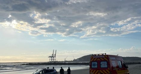 Imbituba / Corpo de homem é encontrado /próximo molhe da Praia do Porto; polícia investiga as causas da morte
