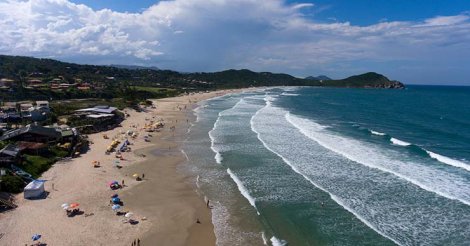 IMBITUBA / Homem desaparece após ser arrastado pelo mar na Praia do Rosa