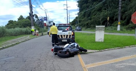 Imbituba / Homem fica ferido após perder controle da moto e cair, na descida do Paes Leme, na manhã deste domingo (16)