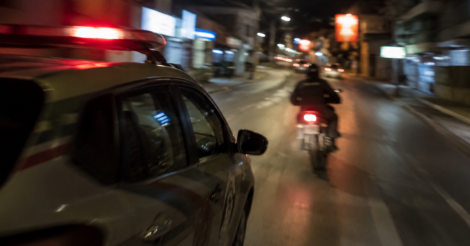 Imbituba / Motociclista coloca pedestres em risco ao realizar manobras perigosas e tem moto apreendida pela PM