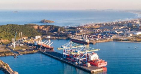 IMBITUBA / Porto de cidade paradisíaca em SC abre processo seletivo com salários de até R$ 7,6 mil