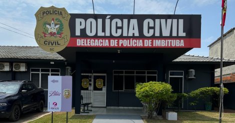 Imbituba/Polícia Civil deflagra segunda fase/Operação Castelo de Barro/investiga esquema/desvio de saibro na Prefeitura/mira vereador eleito