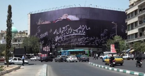 Irã exibe Trump dentro de caixão em outdoors com ameaças de morte espalhados pelas ruas de Teerã